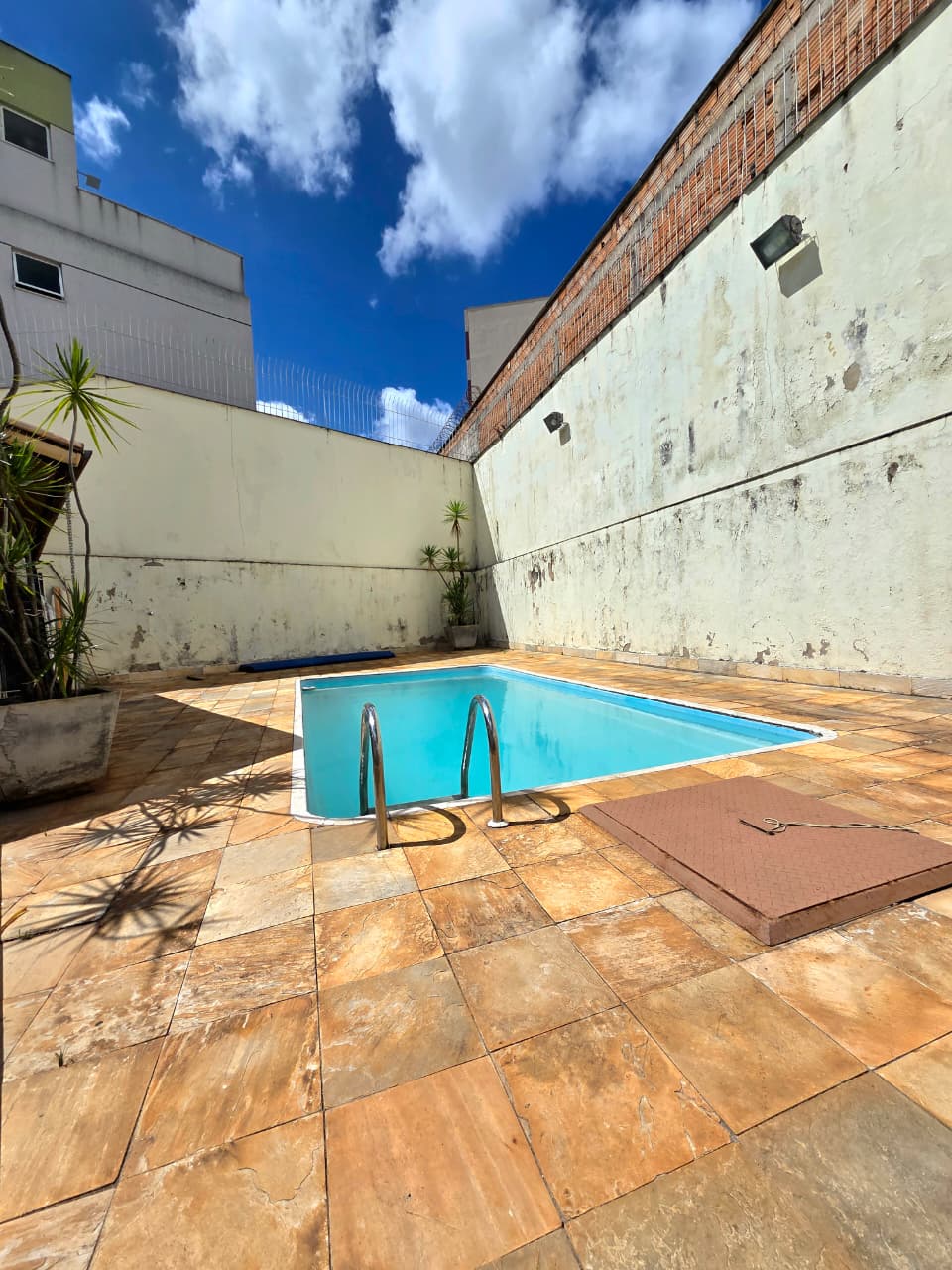 Foto 2 de Excelente casa com piscina no bairro Nova Esperança.