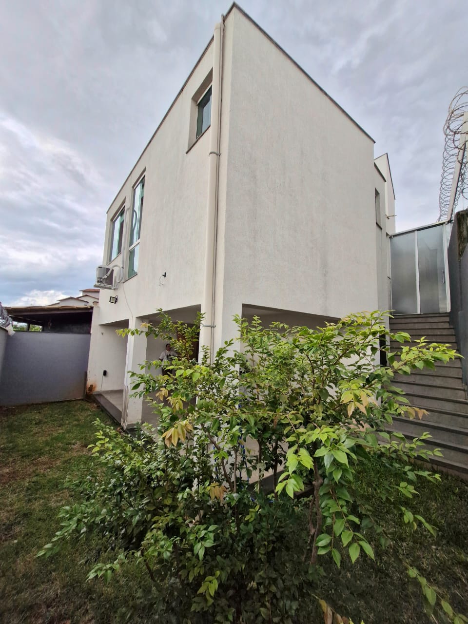 Foto 3 de Excelente casa geminada no Cândida Ferreira.