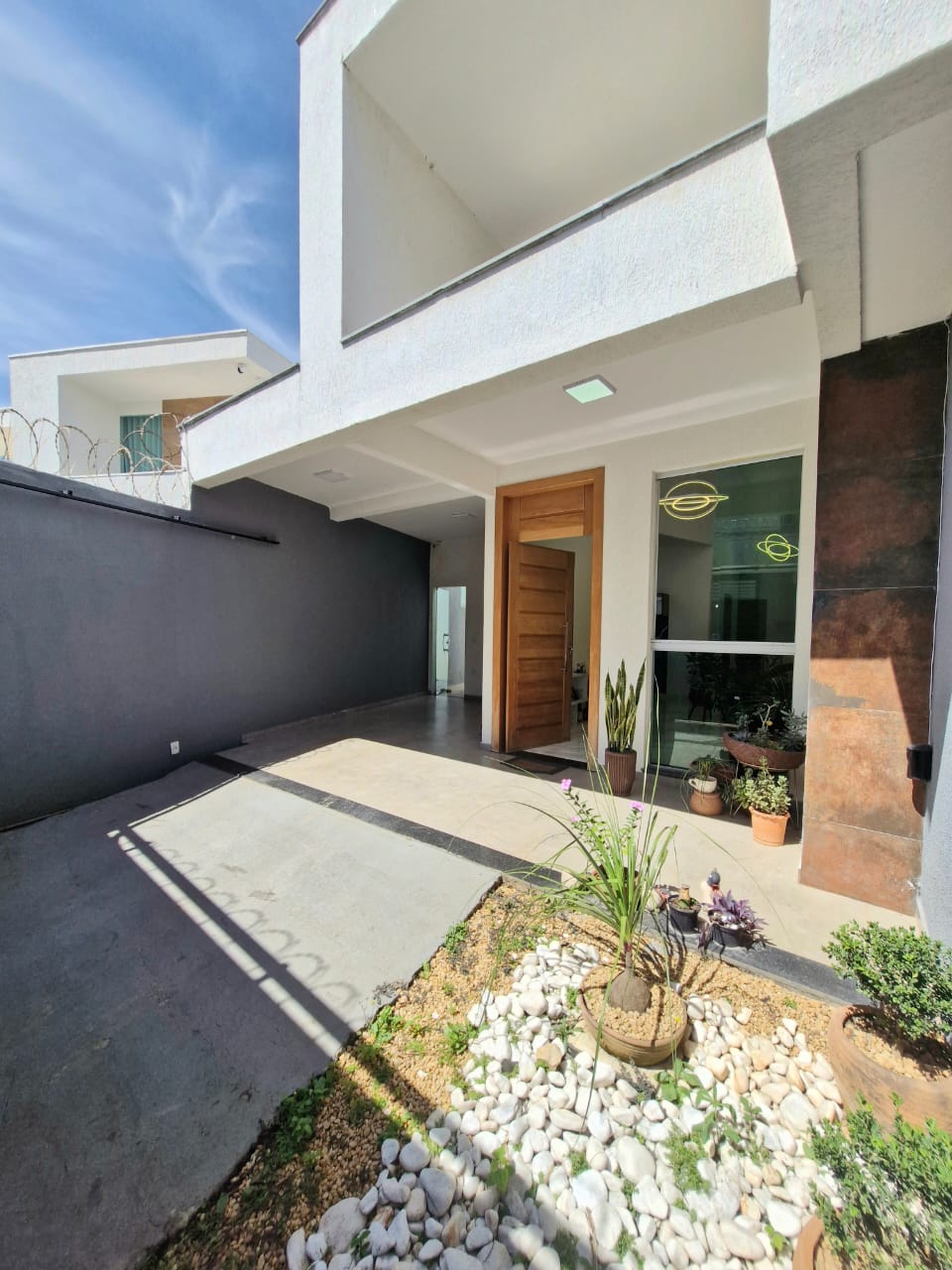 Foto 2 de Excelente casa geminada no Cândida Ferreira.