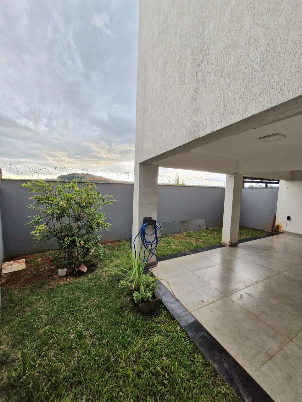 Foto 4 de Excelente casa geminada no Cândida Ferreira.