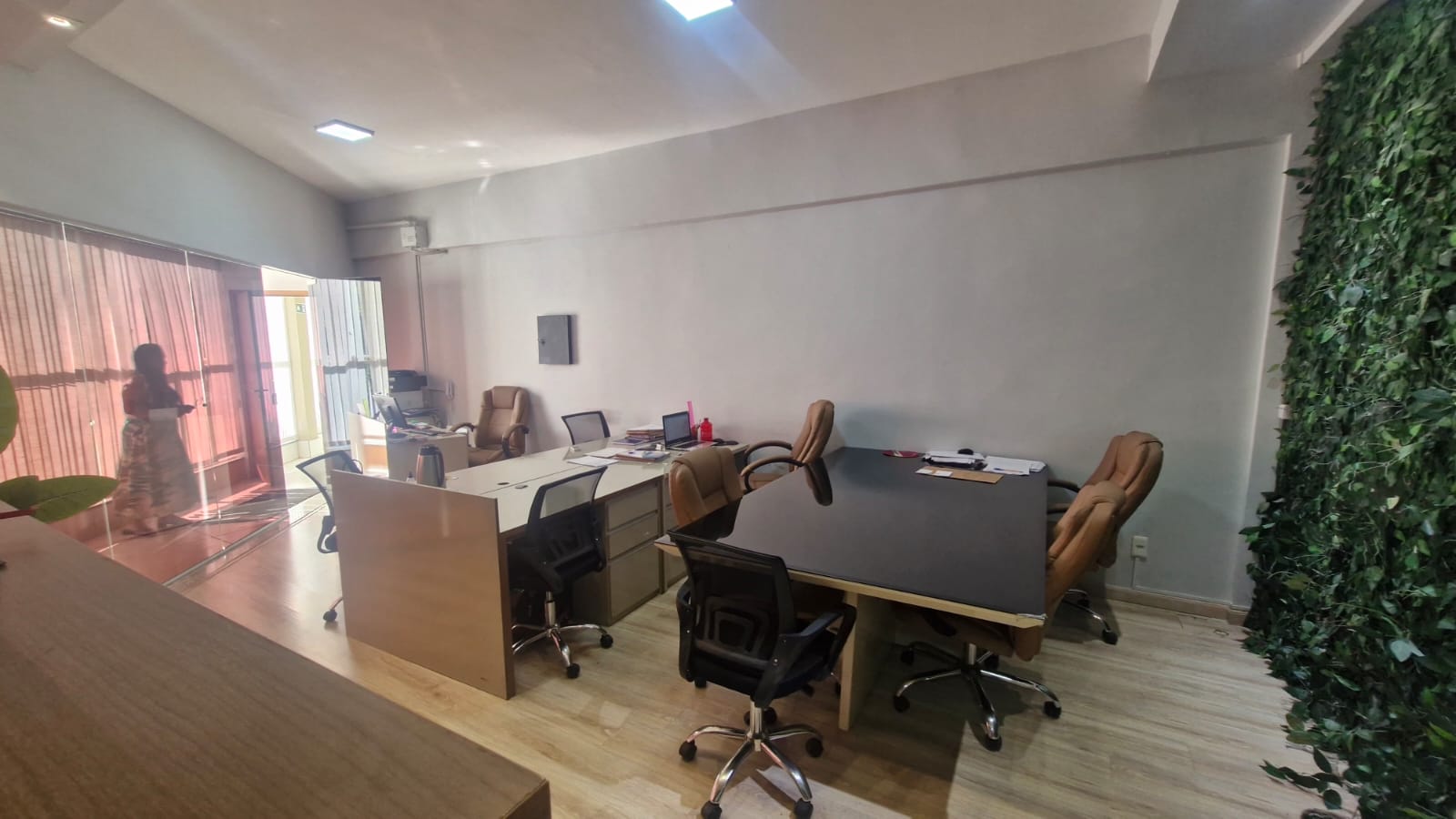 Foto 3 de Sala Comercial e 1 banheiro à Venda, 50 m² no Manacás
