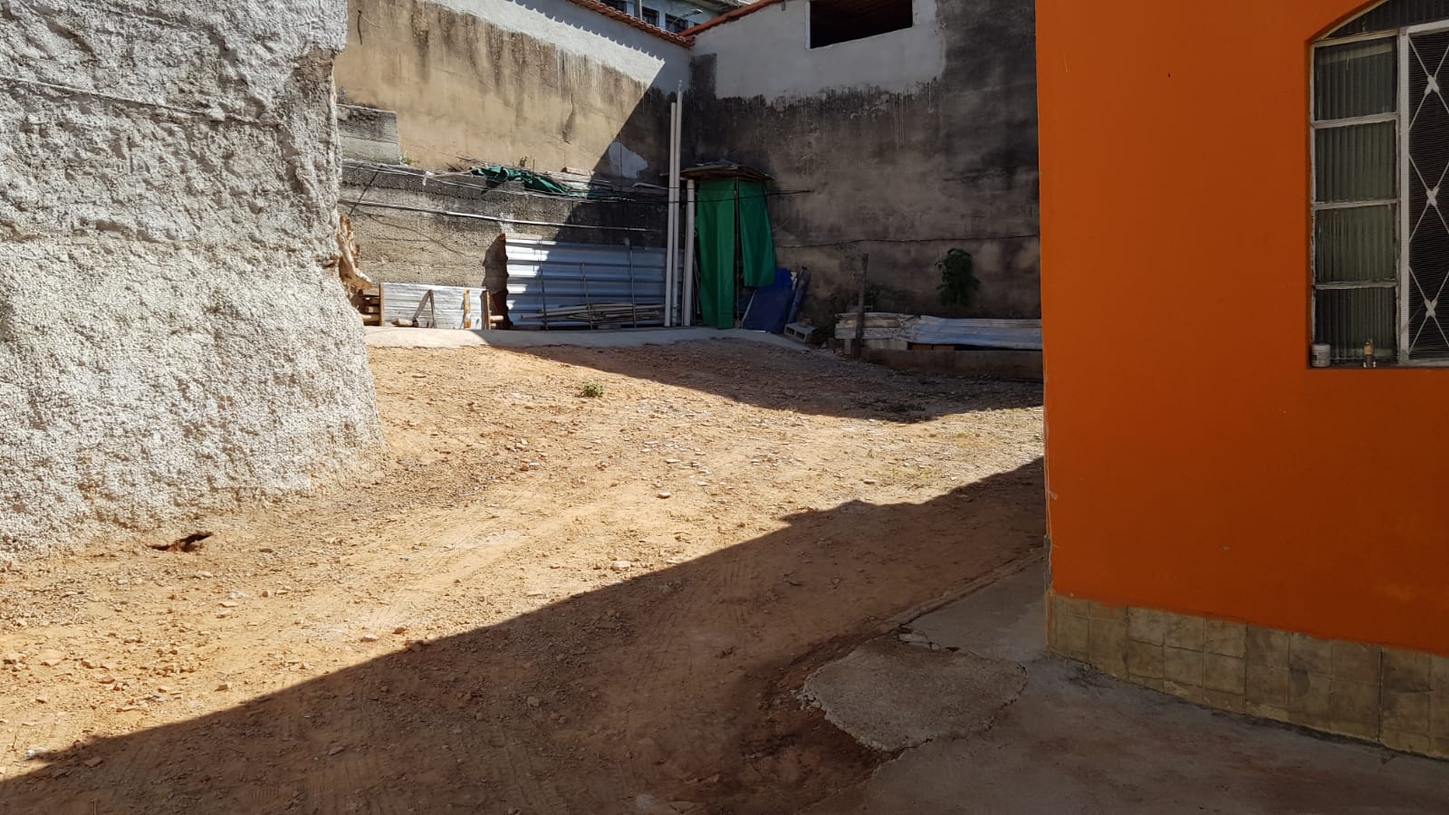 Foto 5 de Excelente casa 3 quartos em lote de 360m2 no bairro Califórnia. 