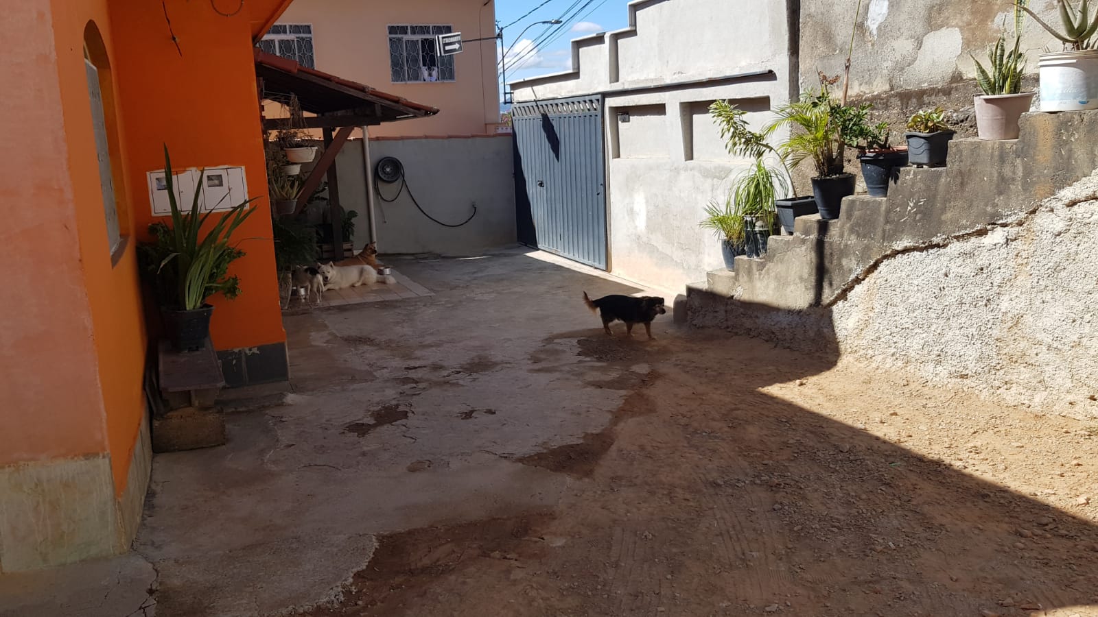 Foto 4 de Excelente casa 3 quartos em lote de 360m2 no bairro Califórnia. 