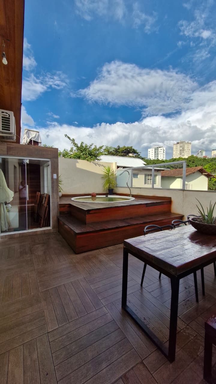 Foto 2 de Excelente casa reformada no bairro Alípio de Melo.