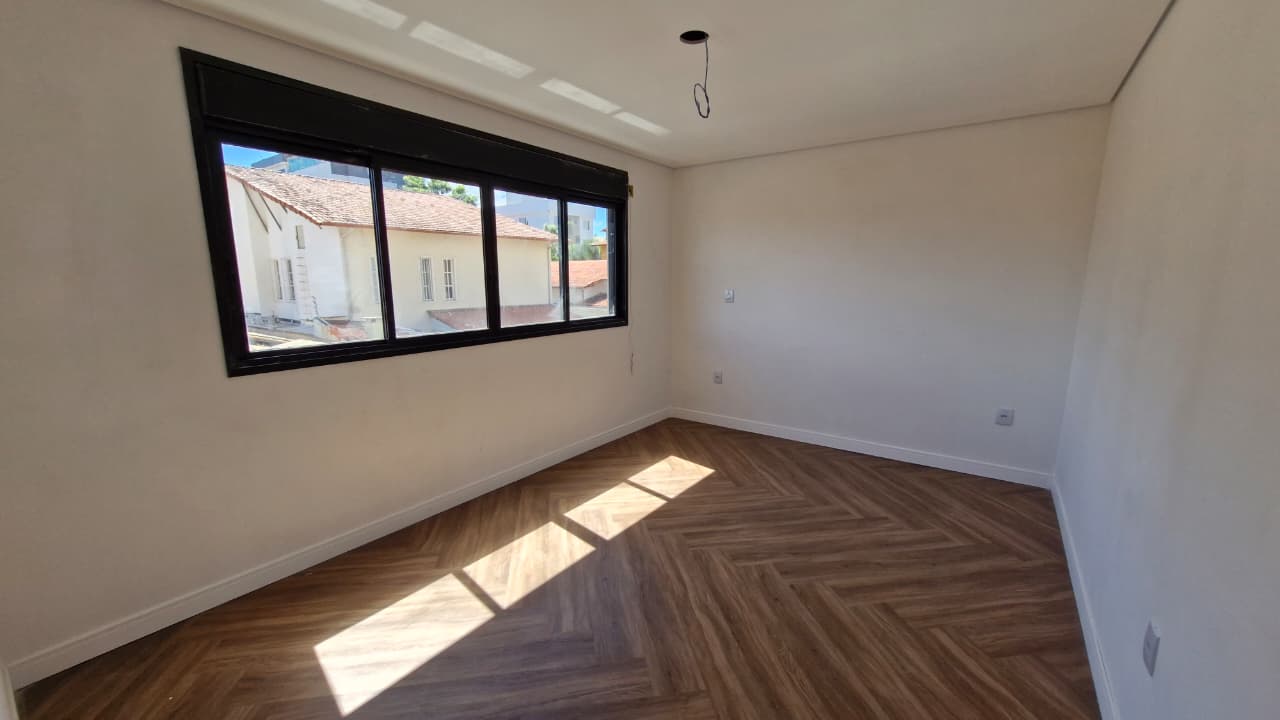 Foto 3 de Excelente aréa privativa de 4 quartos no bairro Castelo. 