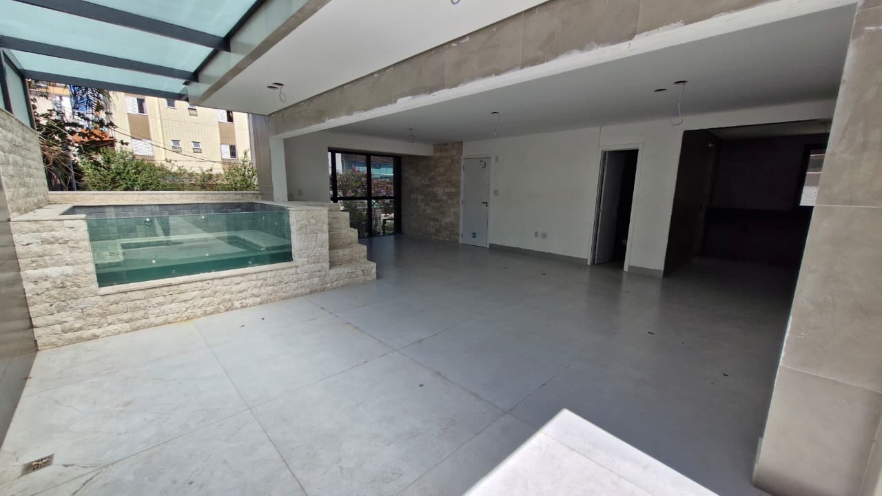 Foto 2 de Excelente aréa privativa de 4 quartos no bairro Castelo. 