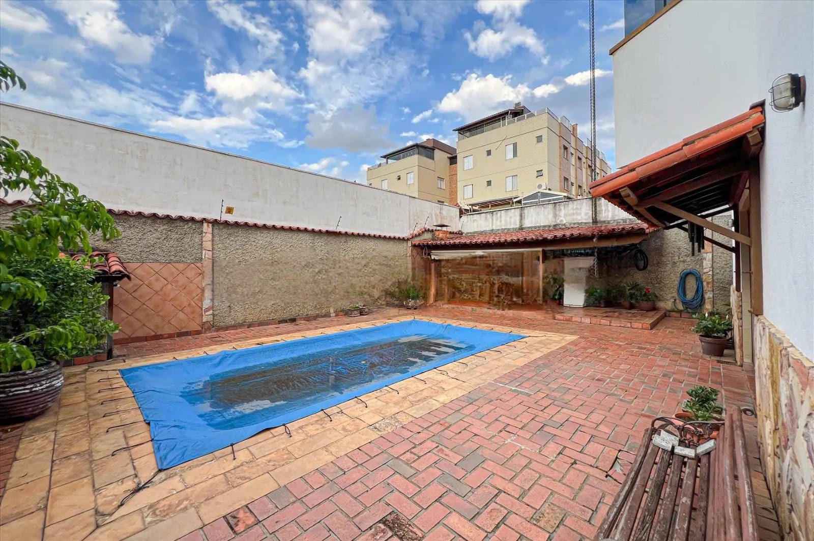 Foto 2 de Casa de 5 quartos e 4 vagas, lote 420m2 no bairro Castelo!!!!!