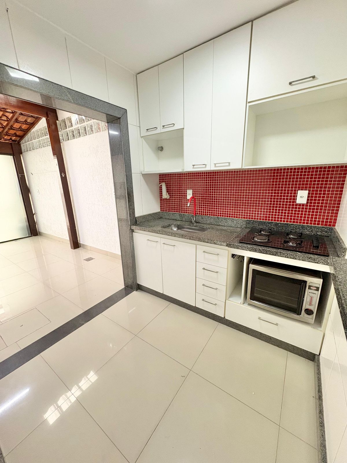 Foto 5 de Excelente casa geminada em condomínio no bairro Arvoredo II.