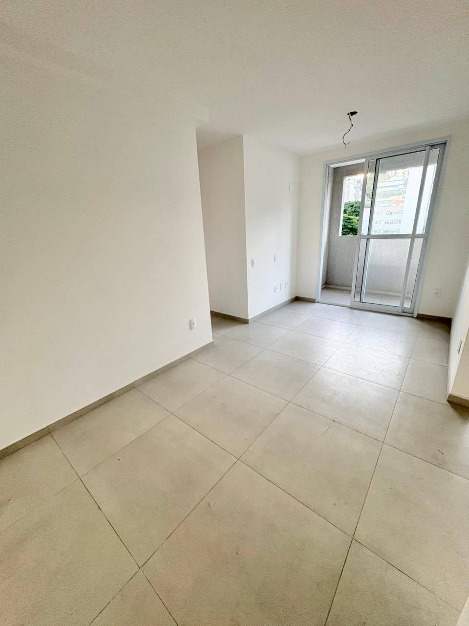Foto 3 de Excelente apartamento com varanda e elevador no bairro Coração Eucarístico.