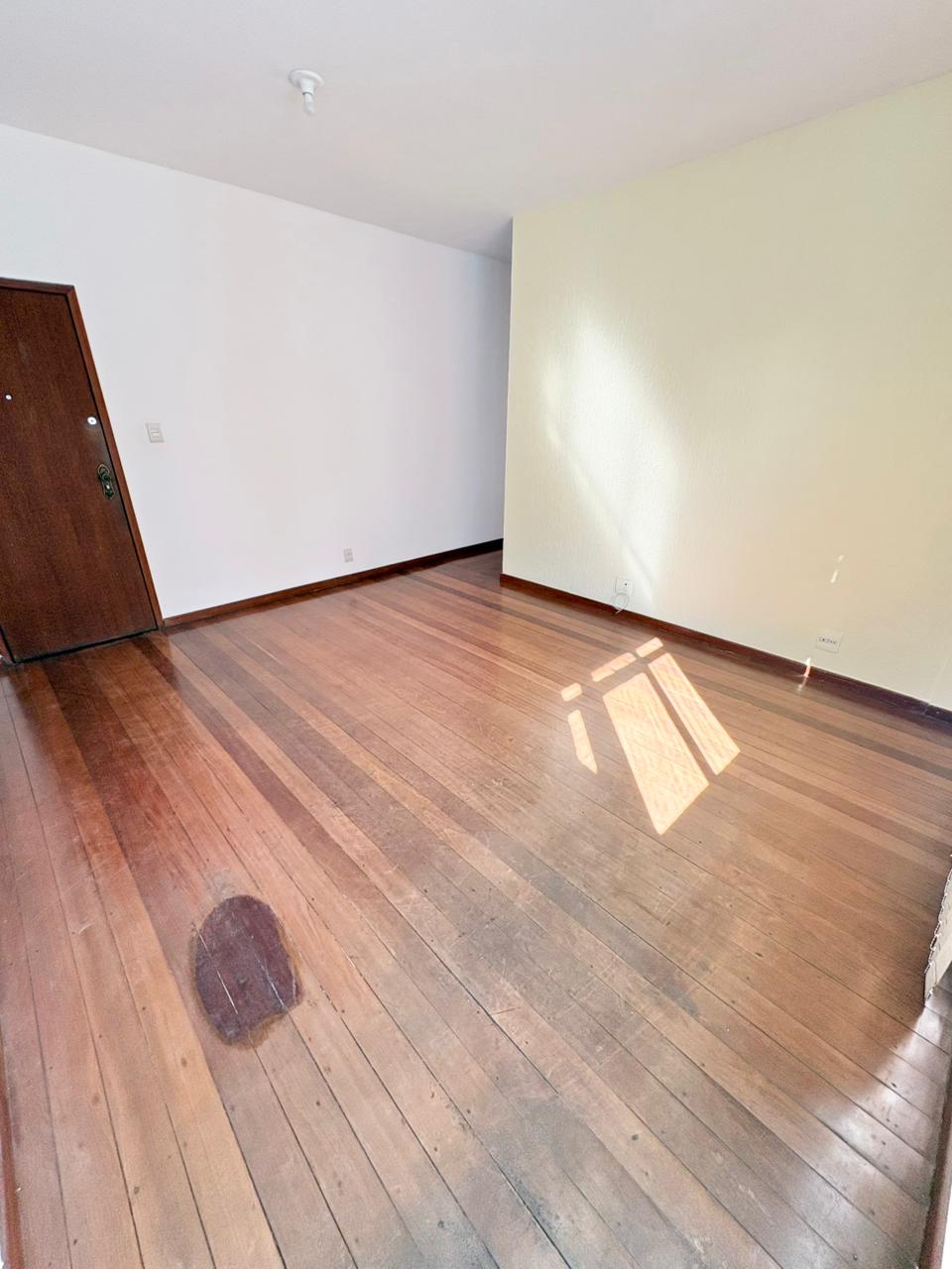 Foto 5 de Excelente apartamento com varanda no bairro Castelo.