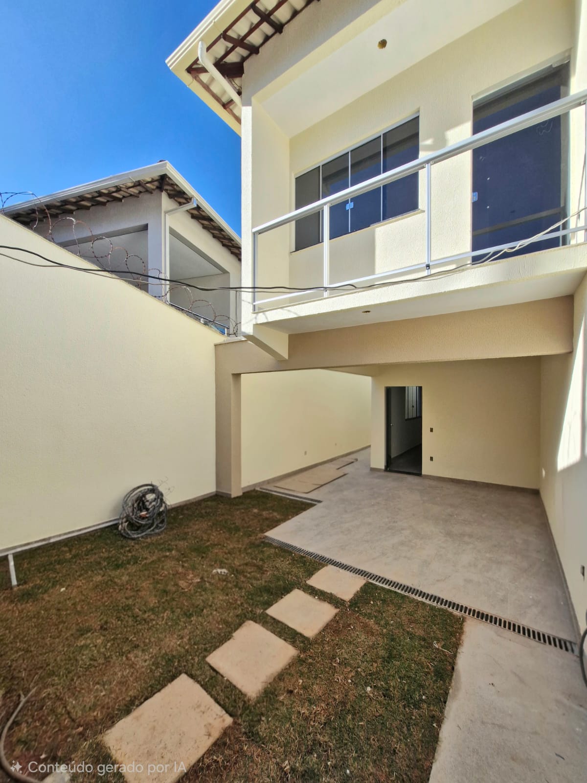 Foto 2 de Excelente casa geminada no bairro Cândida Ferreira.