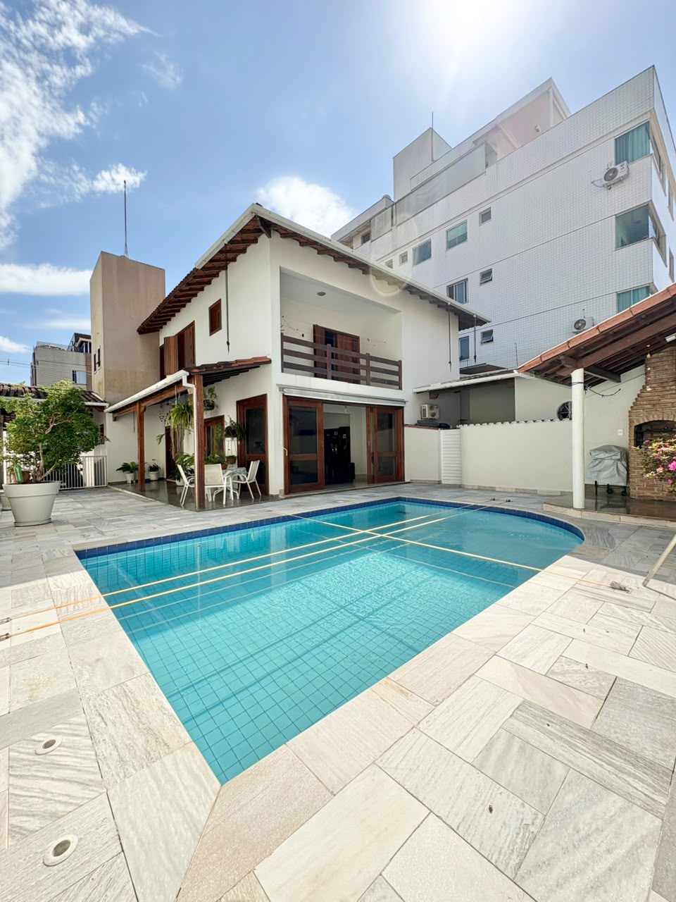 Foto 4 de Maravilhosa casa com piscina no bairro Castelo.