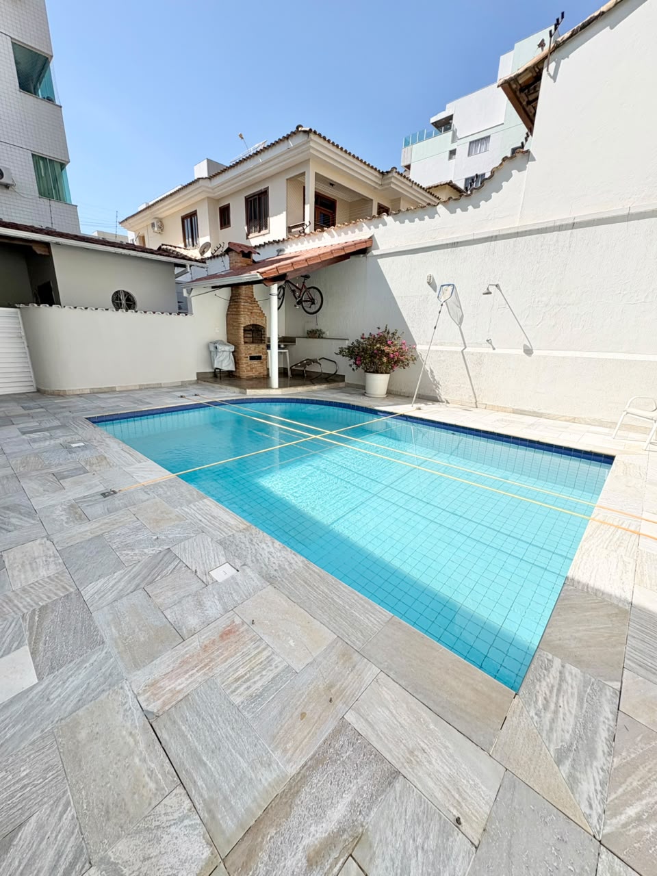 Foto 3 de Maravilhosa casa com piscina no bairro Castelo.