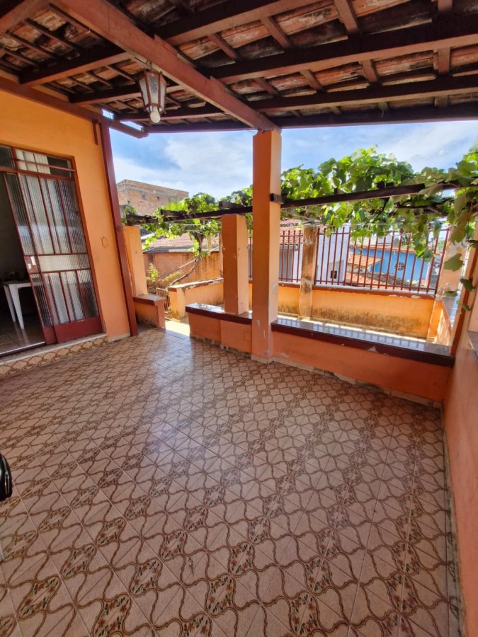 Foto 3 de Excelente casa com 4 quartos no bairro Novo Glória!!