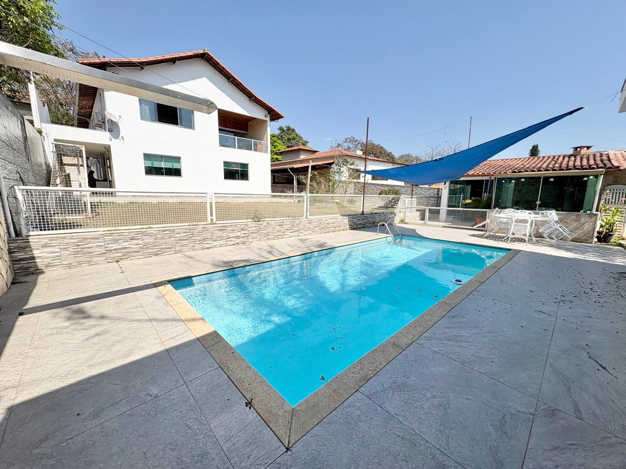 Foto principal de Excelente casa com 02 moradias e piscina no bairro Braúnas.