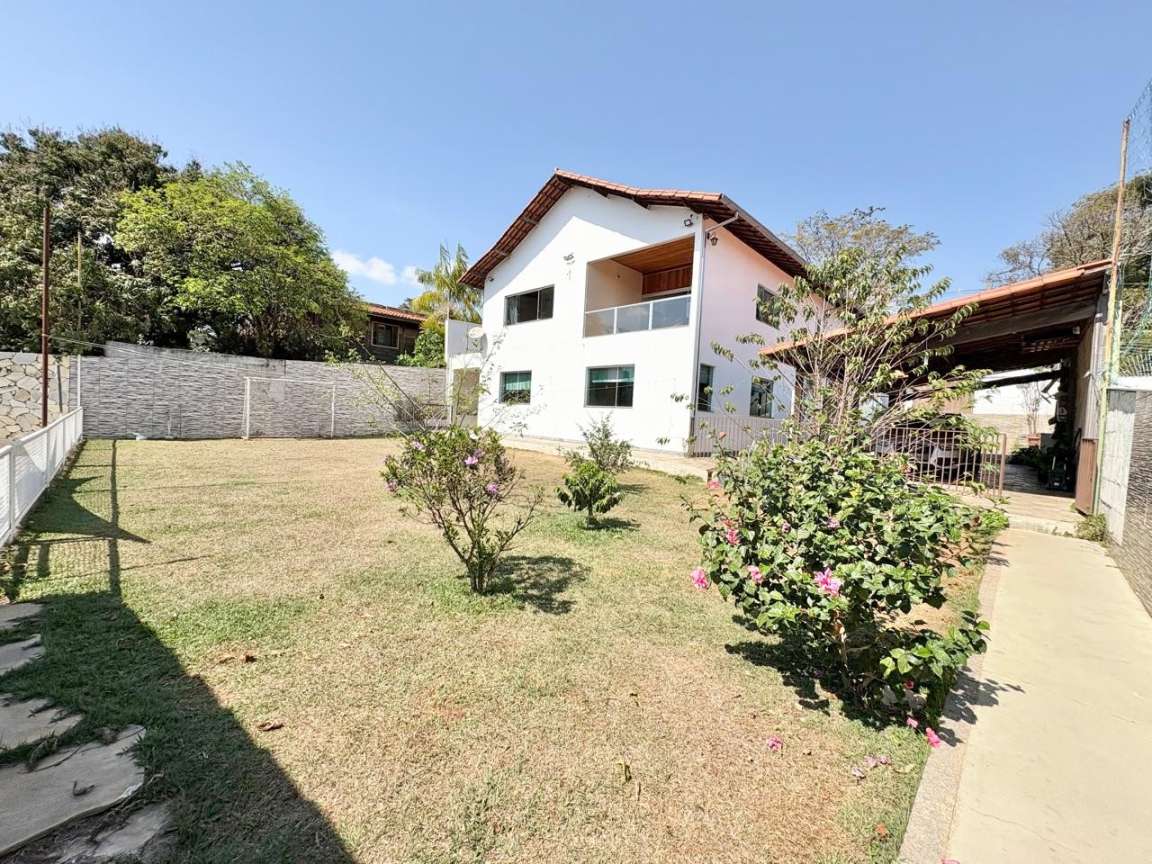 Foto 5 de Excelente casa com 02 moradias e piscina no bairro Braúnas.