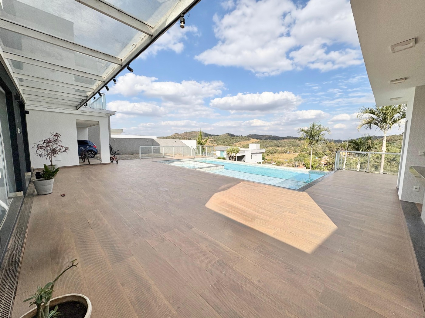 Foto 3 de Excelente casa com piscina no condomínio Aldeias do Lago - Esmeraldas.