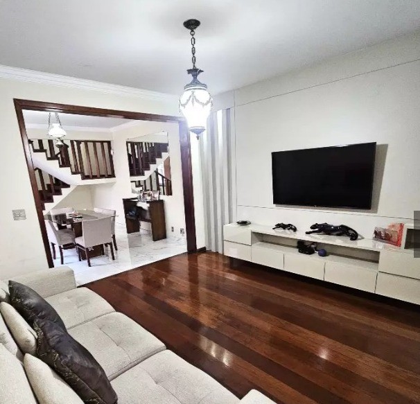 Foto 2 de Casa Geminada à venda por R$ 1.790.000,00 com 211m2 no bairro Castelo.