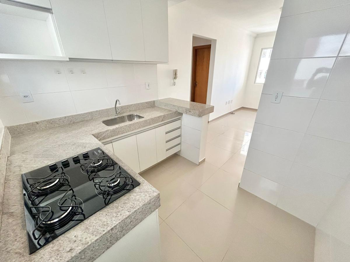 Foto 3 de Excelente apartamento com elevador no bairro Castelo-BH.