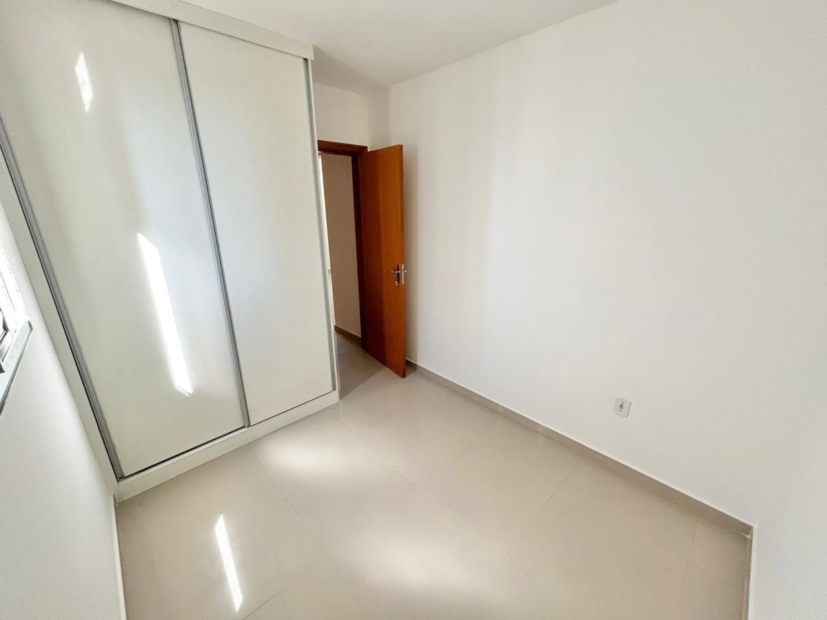 Foto 5 de Excelente apartamento com elevador no bairro Castelo-BH.