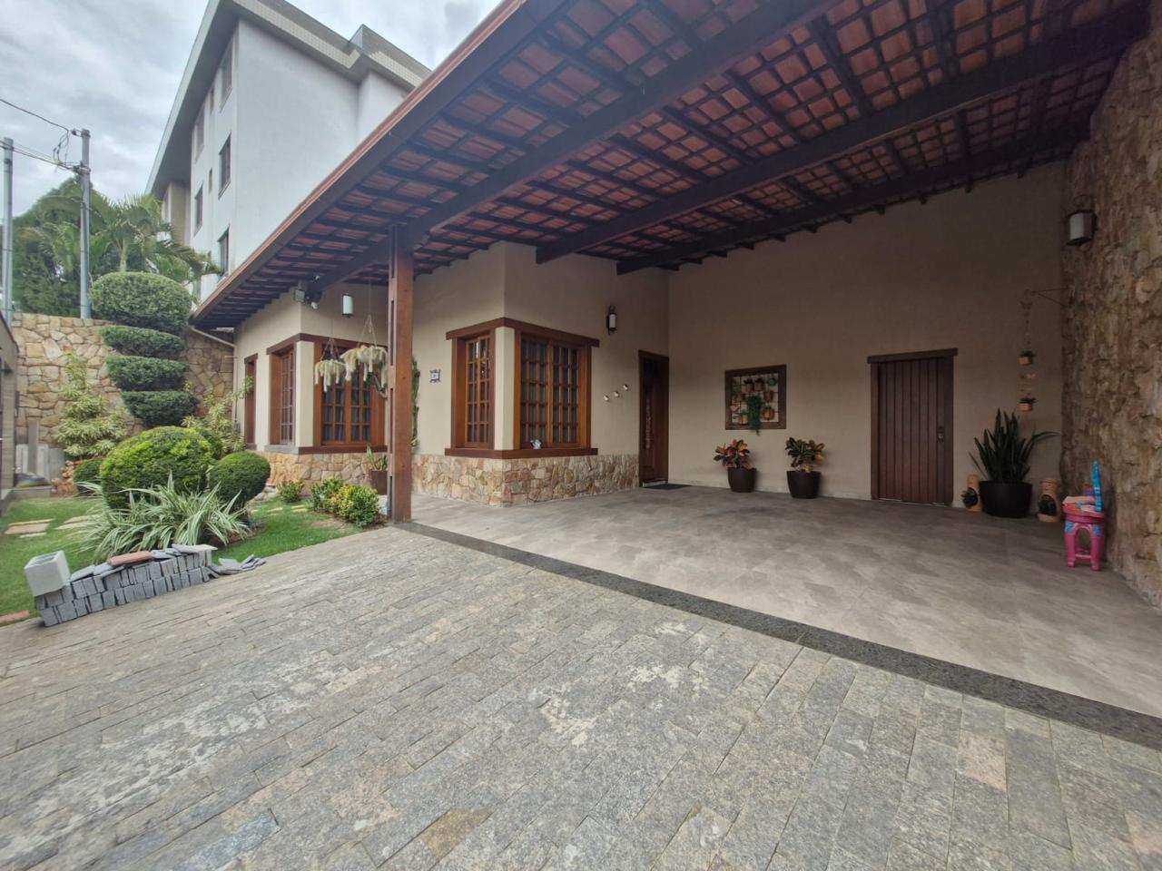 Foto 2 de Linda casa linear no bairro Castelo.