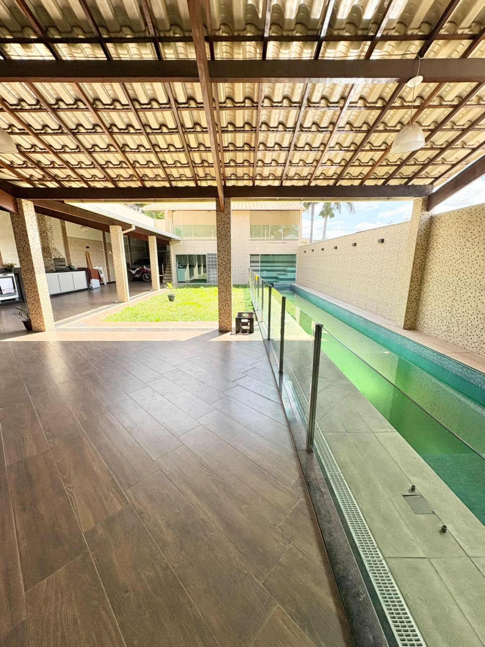 Foto 3 de Linda casa com piscina no bairro Braúnas. 