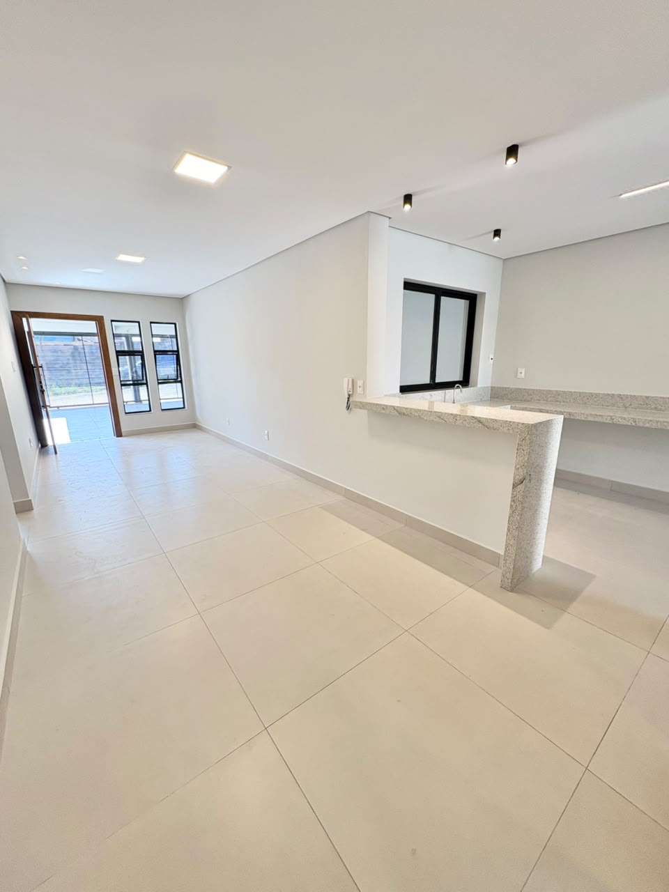 Foto 5 de Linda casa linear no bairro Ouro Preto.