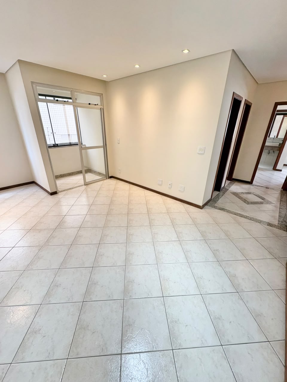 Foto 4 de Excelente apartamento amplo para locação no bairro Castelo.
