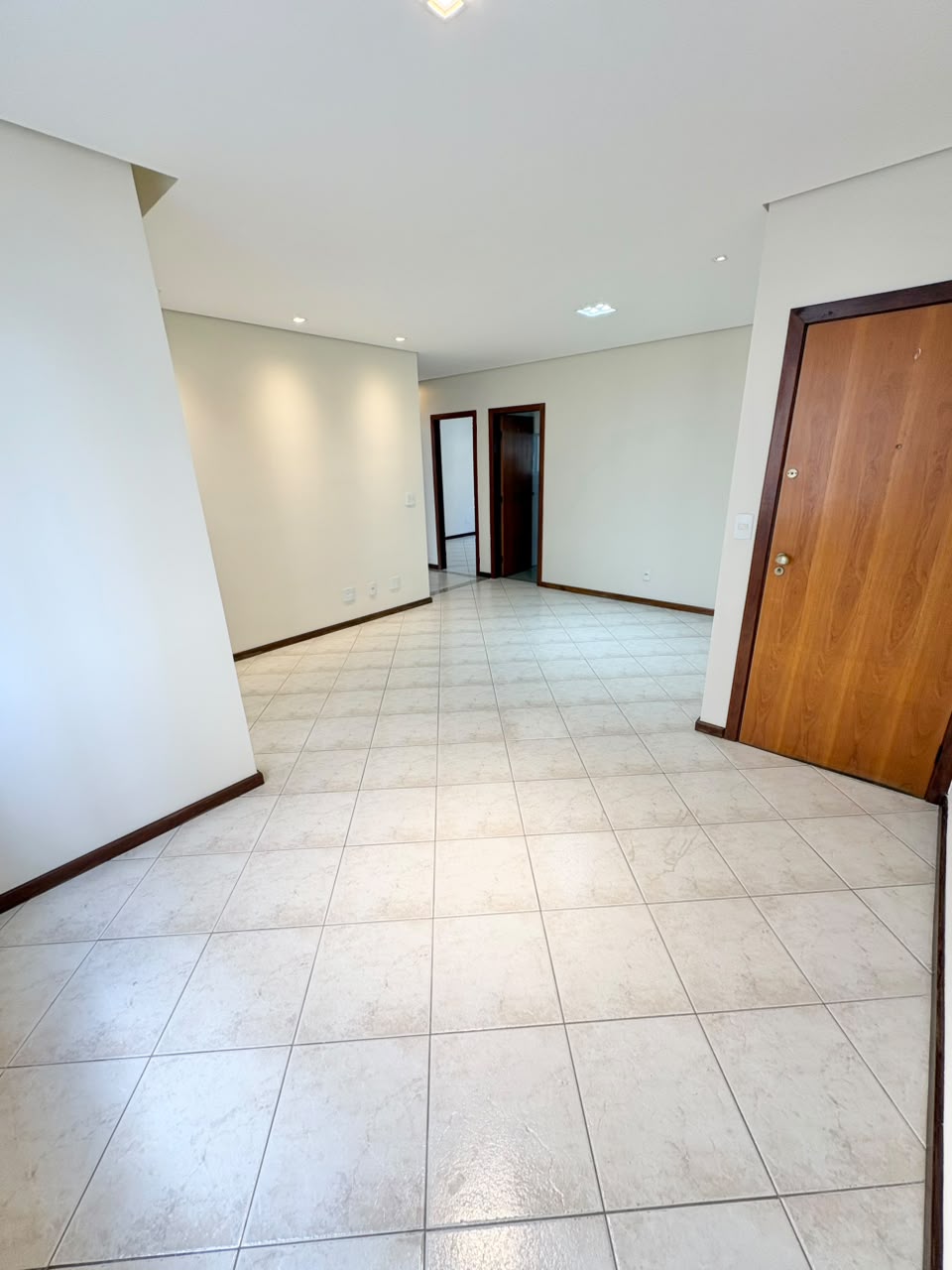 Foto 3 de Excelente apartamento amplo para locação no bairro Castelo.