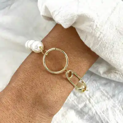 Simple gold metal paper clip circle bracelet