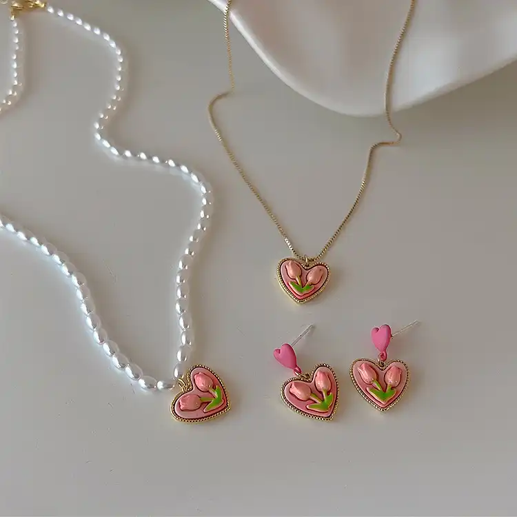 Embossed Tulip Heart Necklace Female Korean Temperament Fashion Necklace Clavicle Chain