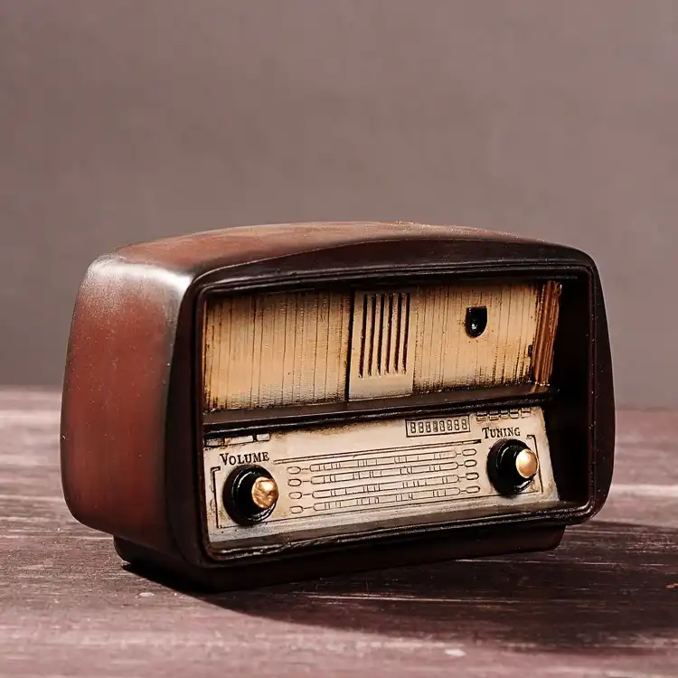 Home decorations retro and old craft ornaments vintage radios