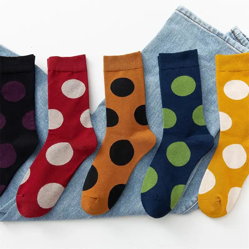 Women's polka dot cotton socks are simple, breathable and comfortable