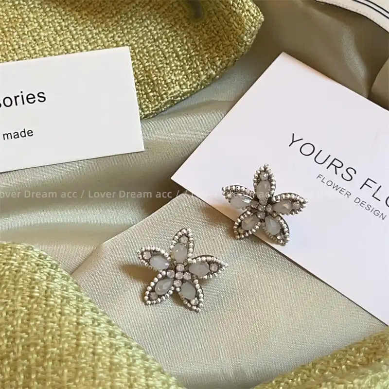 Korean Style Retro Pearl Rhinestone Flower Stud Earrings