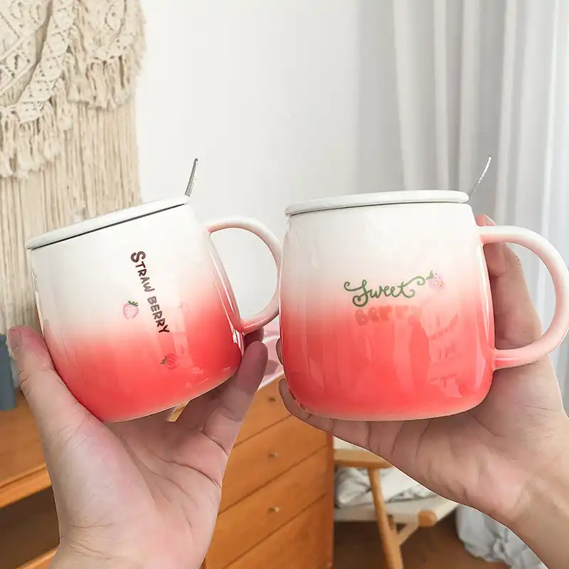 Gradient strawberry ceramic mug with lid and spoon