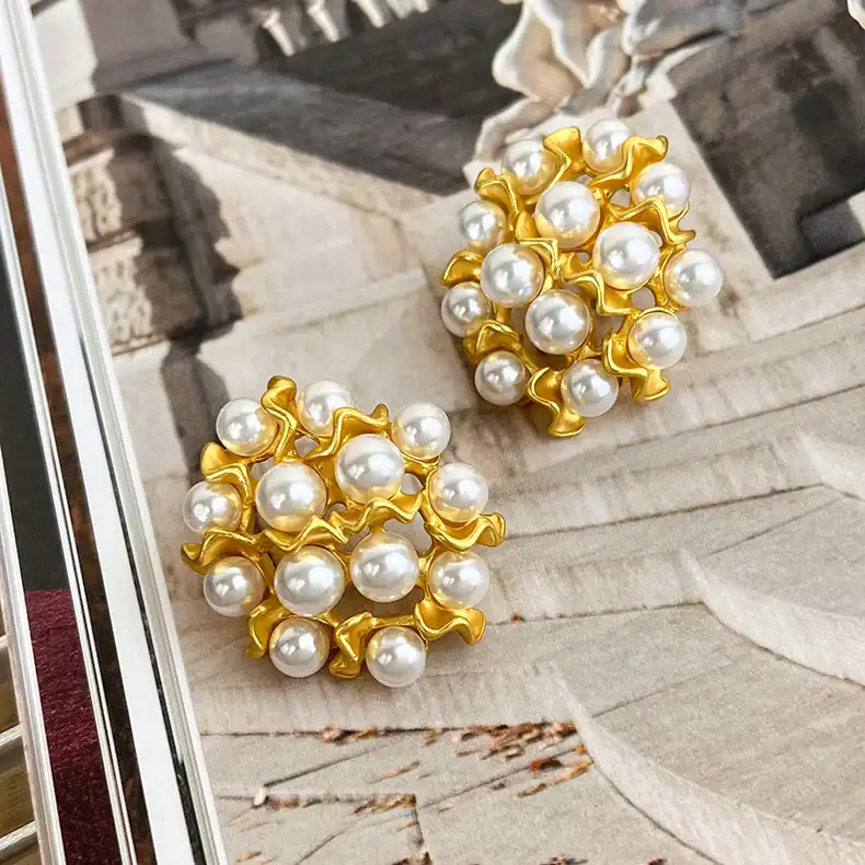 Pearl cluster gold metal earrings vintage earrings