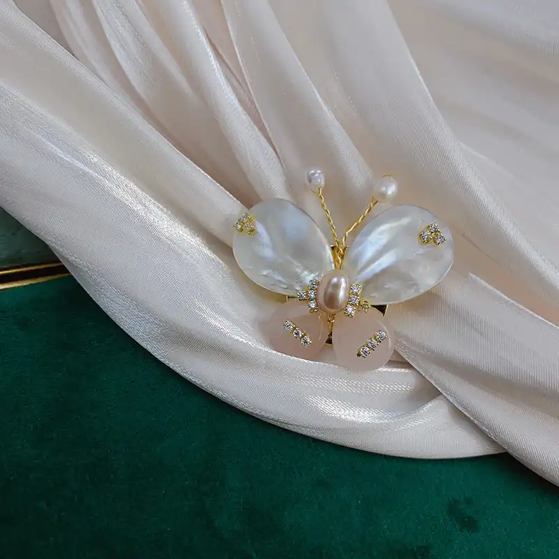 Natural Butterfly Shell Micro Paved Brooch Pale Pink Crystal Corsage Brooch