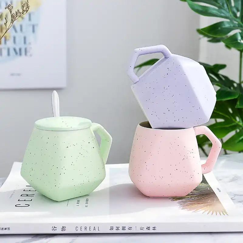 Irregular polygonal mug with lid and spoon