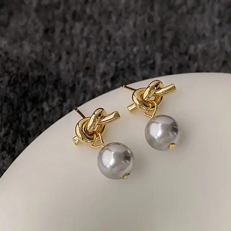 French Retro Knotted Metal Pearl Stud Earrings Versatile and Elegant Earrings