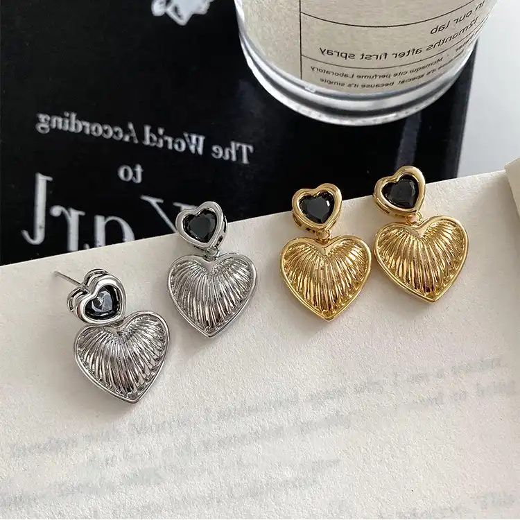 French Retro Metal Heart Stud Earrings Temperament Fashion Earrings