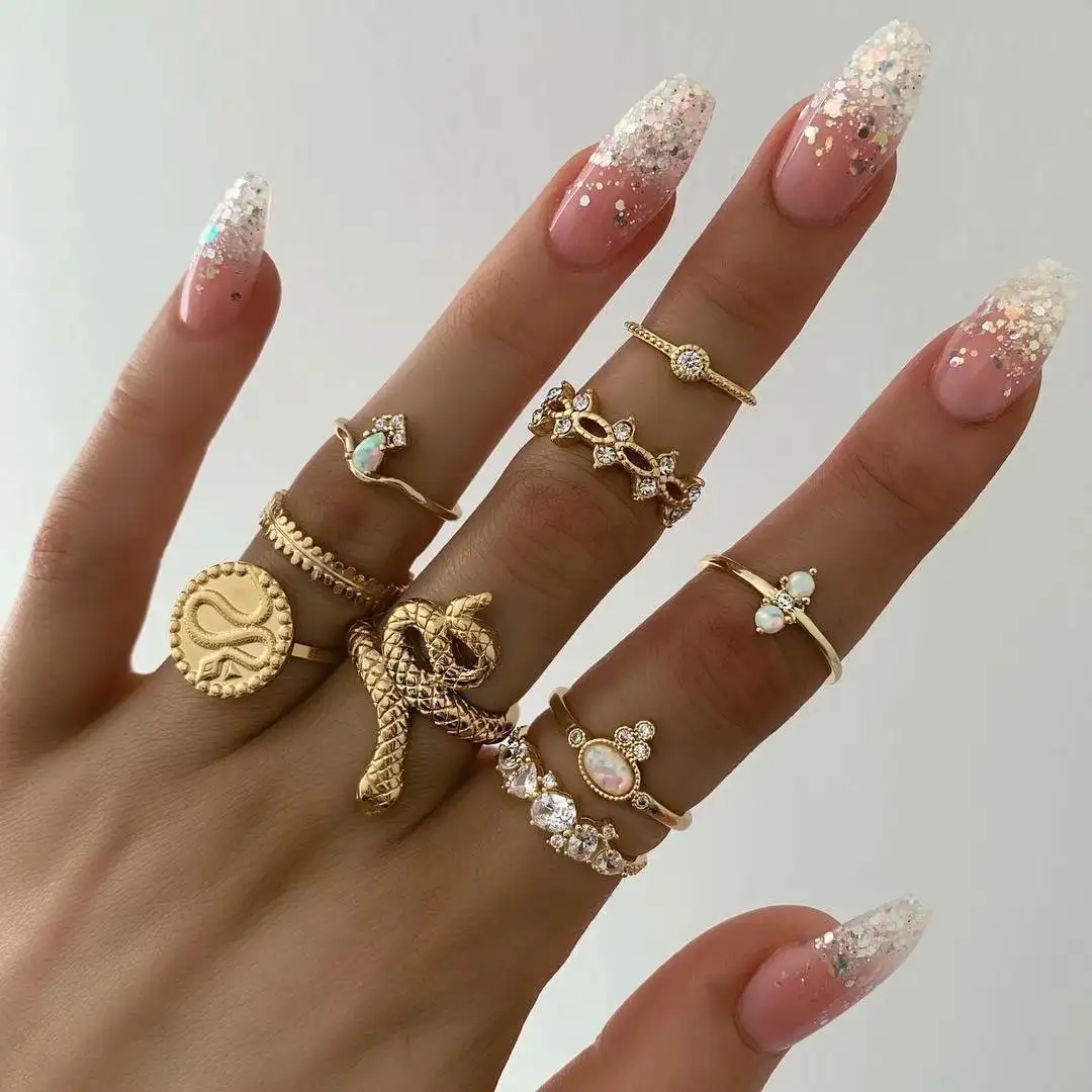 Vintage pattern diamond ring set