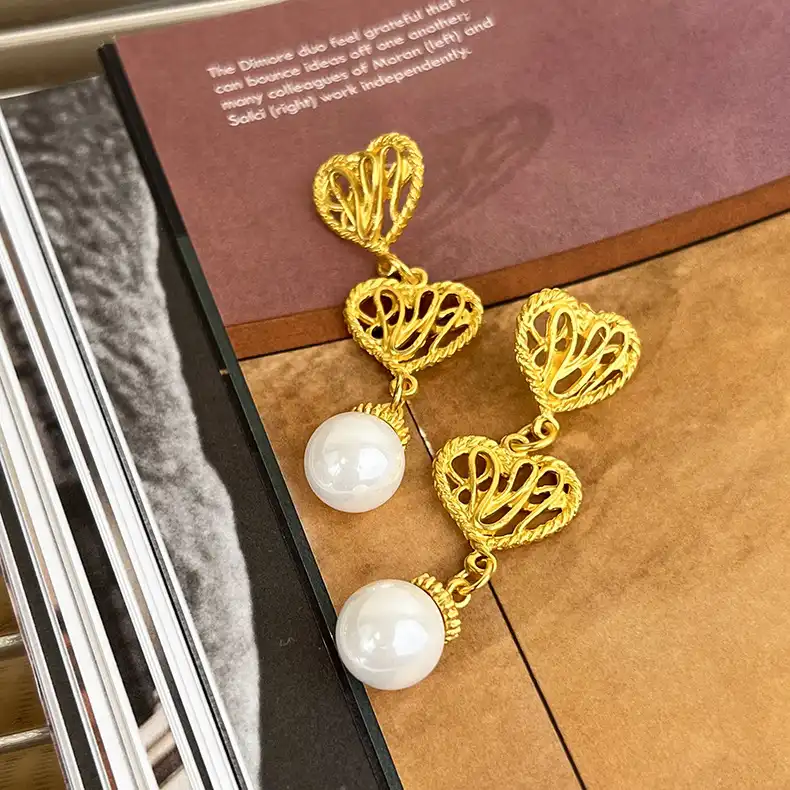 Retro Fashion Gold Hollow Heart Pearl Earrings