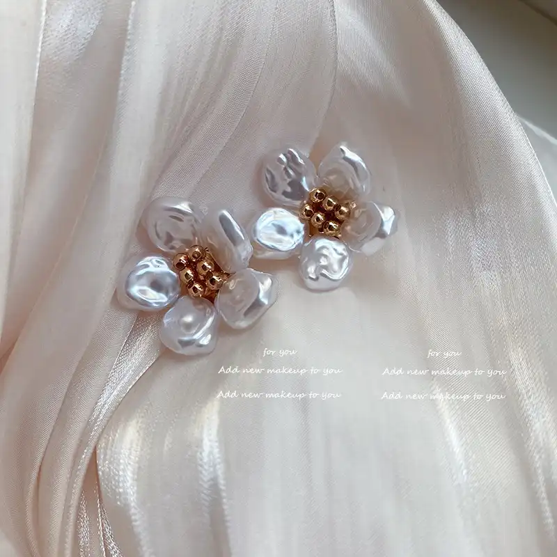 Baroque Pearl Flower Stud Earrings Gentle Elegance Earrings