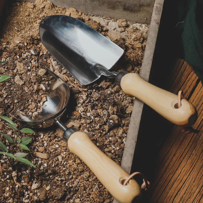  Gardening Tools 