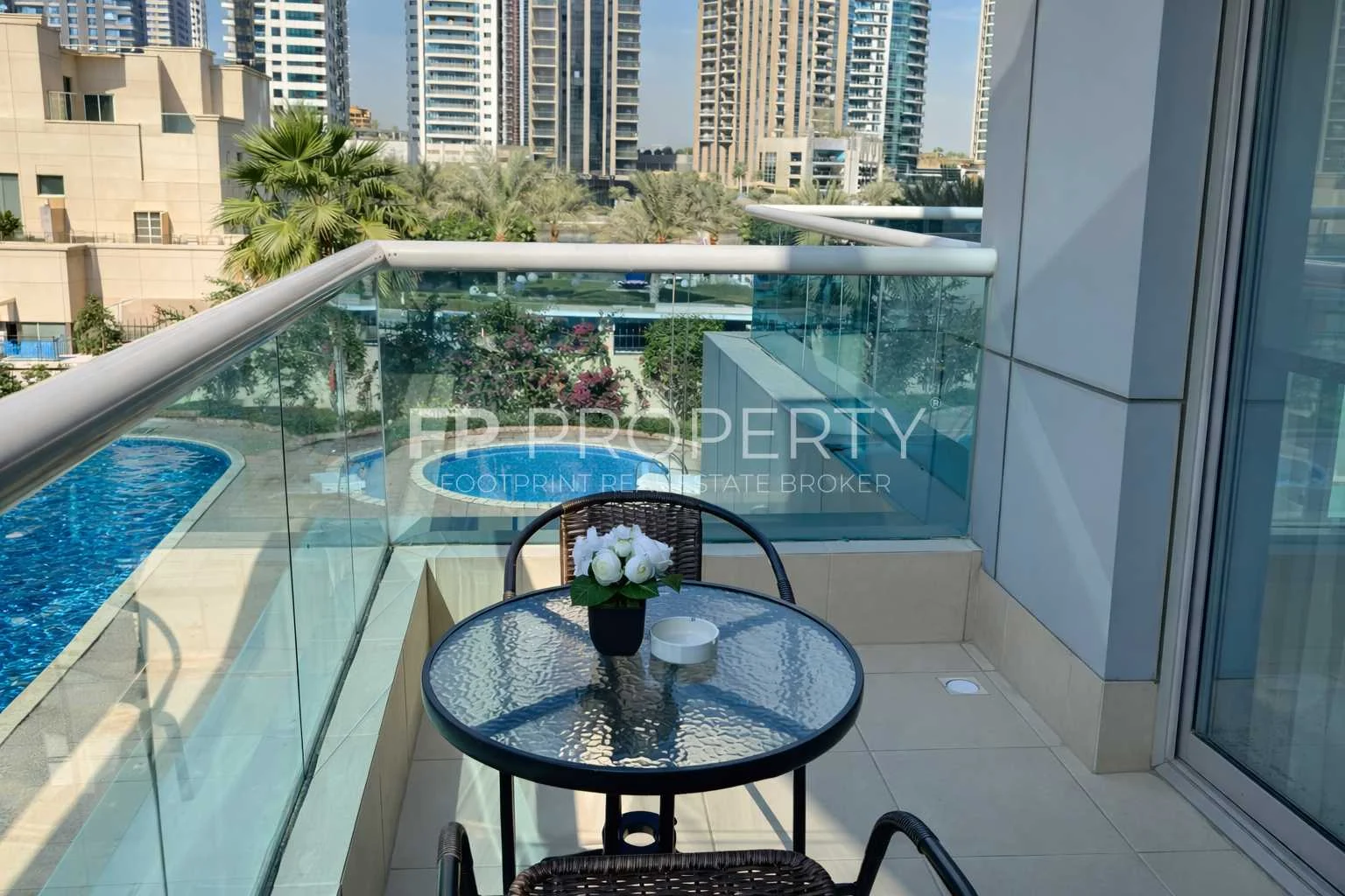 Studio -Spacious -Upgraded - Bright- Pool View-VOT
