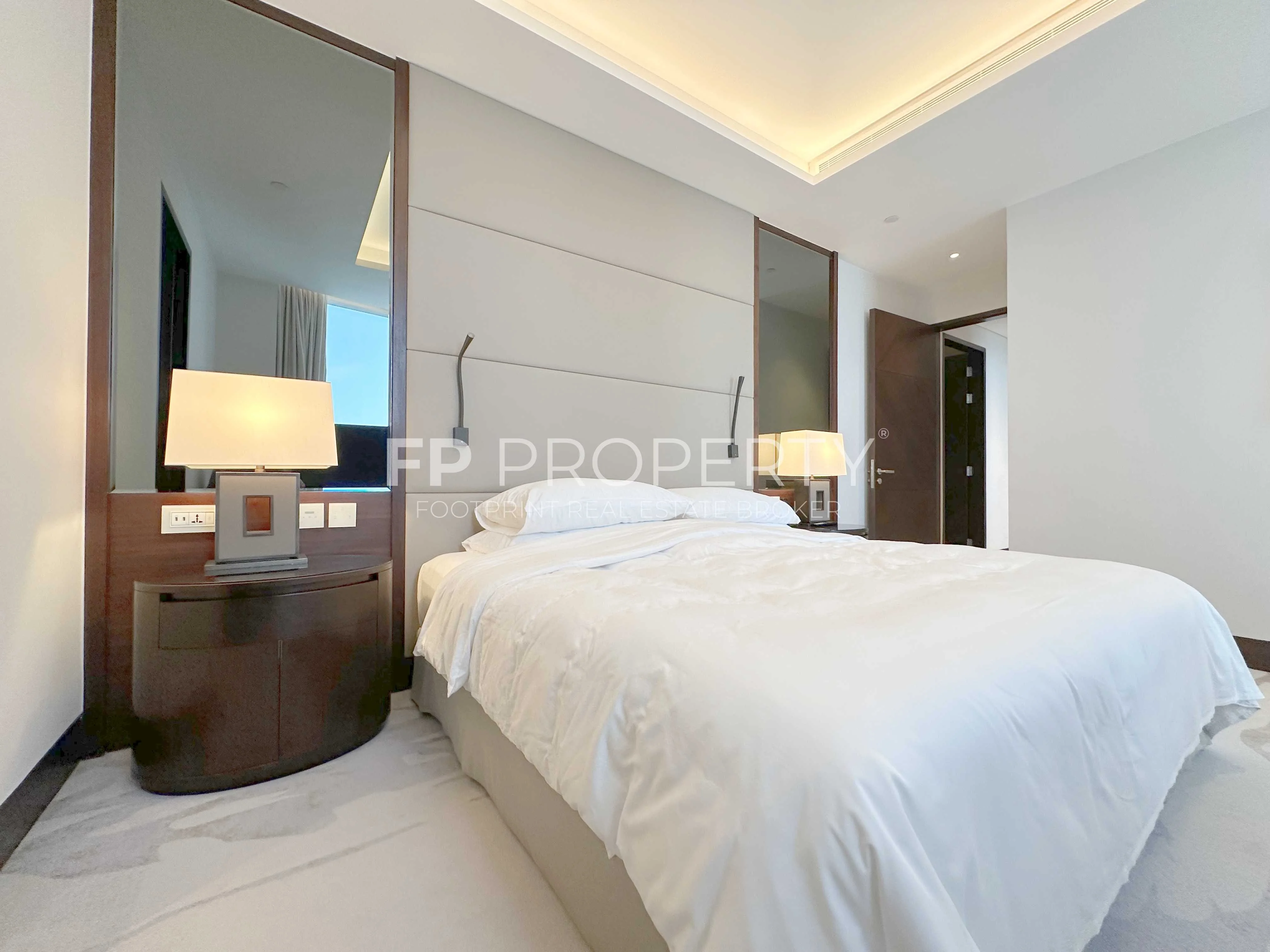 Fully Furnish 3 Bed | Higher Floor | Sea View | Vacant
