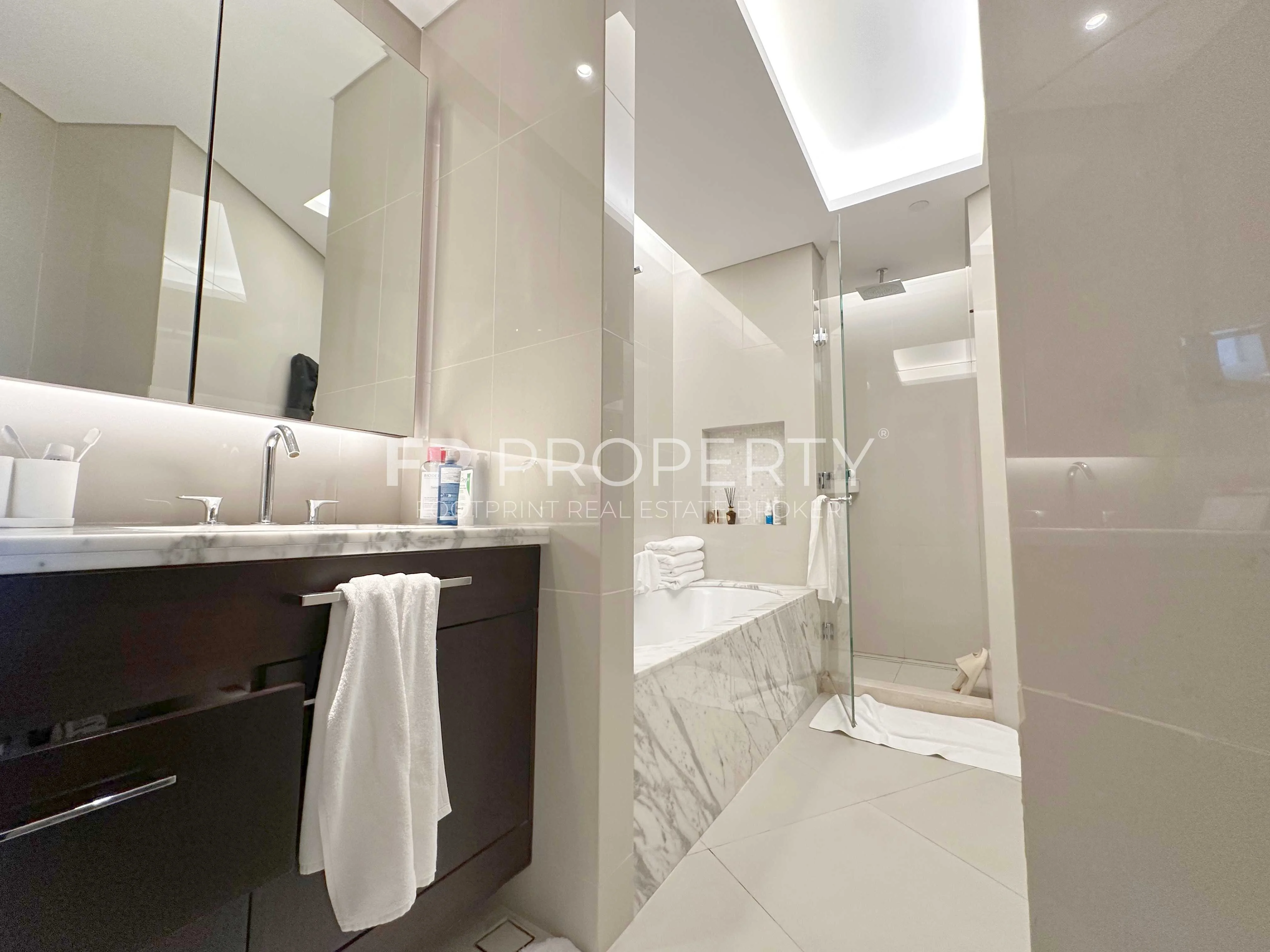 Fully Furnish 3 Bed | Higher Floor | Sea View | Vacant