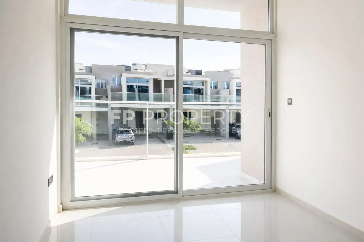 3 BEDROOM TOWNHOUSE | SINGLE ROW | 4 PAYMENTS |