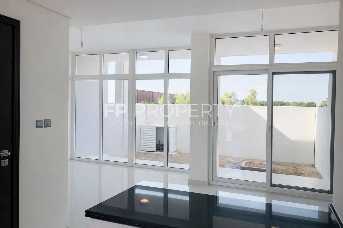 3 BEDROOM TOWNHOUSE | SINGLE ROW | 4 PAYMENTS |