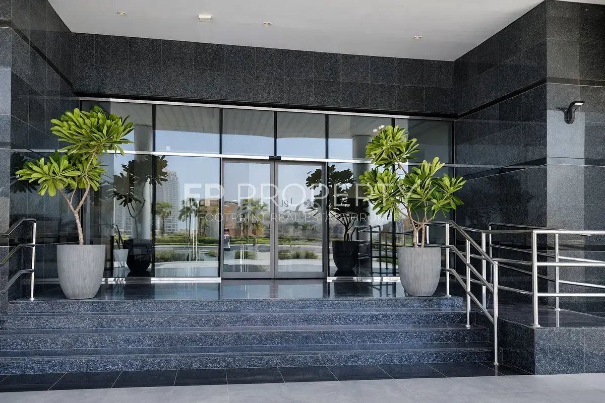 Large 1 Bedroom | Higher Floor | Ready